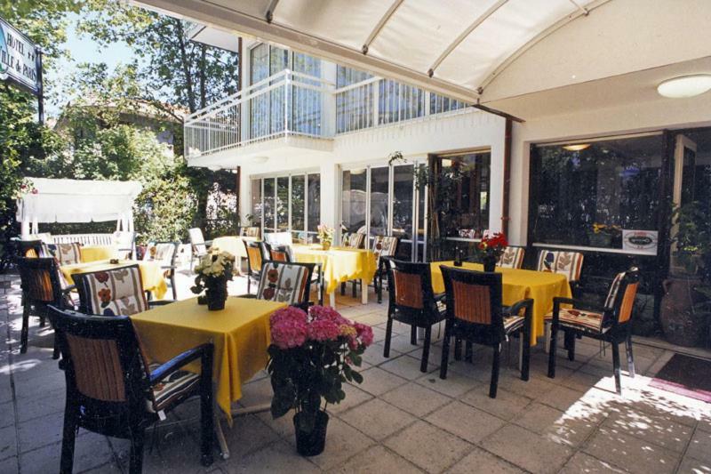 Hotel Ville De Paris Riccione Exterior photo