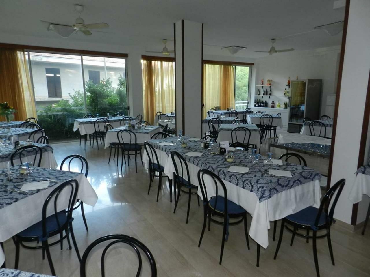 Hotel Ville De Paris Riccione Exterior photo