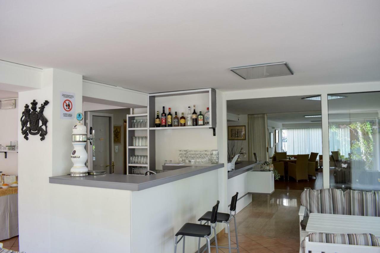 Hotel Ville De Paris Riccione Exterior photo